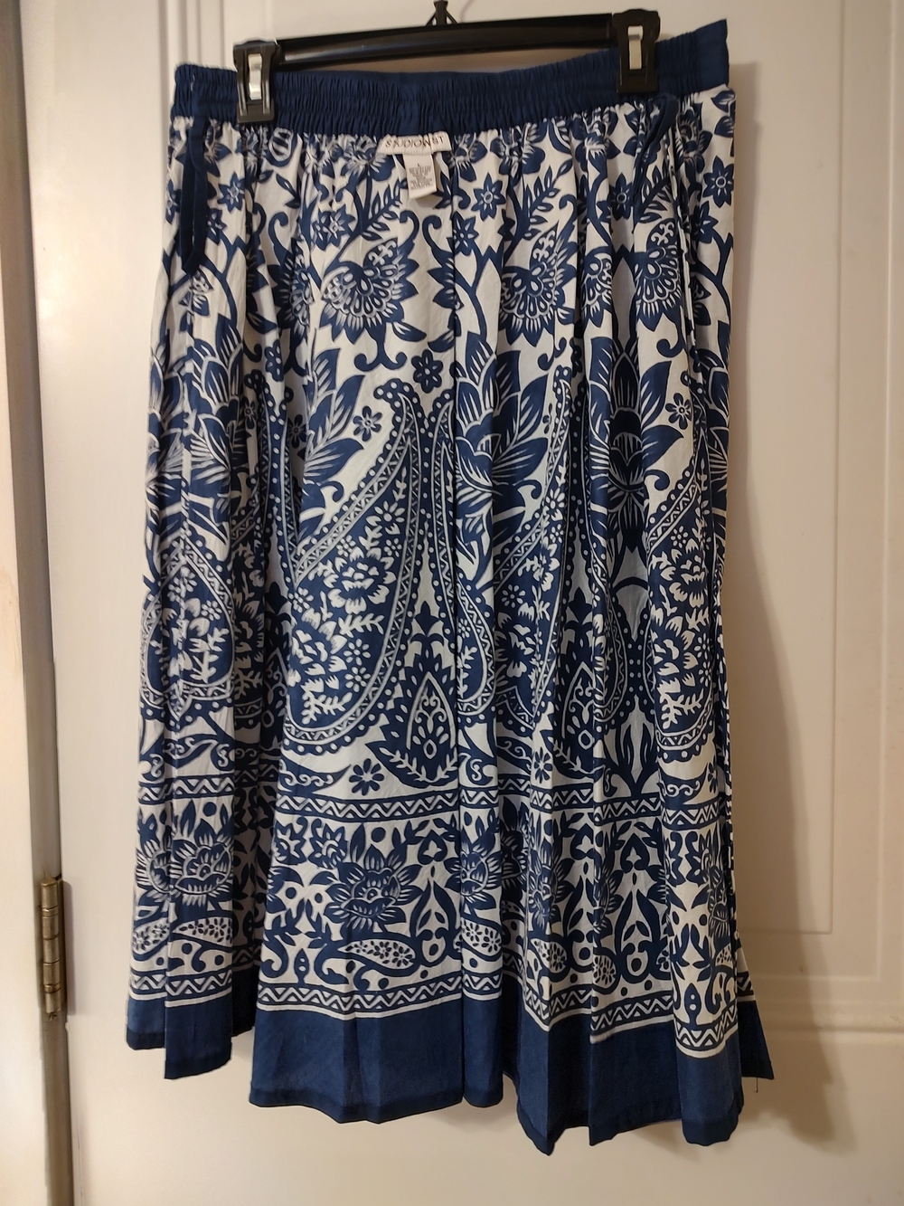 Women’s Navy and White Floral Midi Skirt - Picture 3 of 7